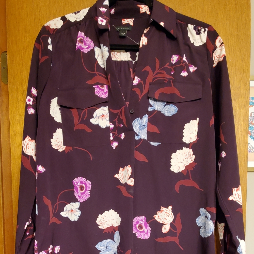 Ann Taylor Floral Long Sleeve V Neck Blouse